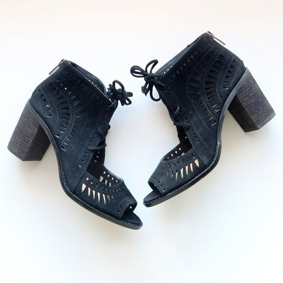 Vince Camuto Tarita Black Suede Laser Cut Lace Up Block Heel Bootie Shoes 6.5 - Picture 2 of 16